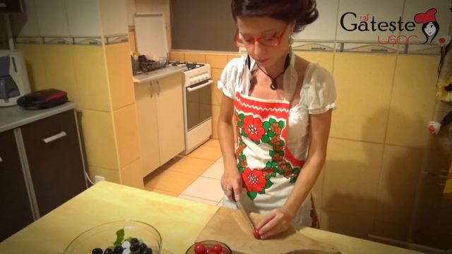 Reteta de Salata cu Rosii Cherry, Mozzarella si Rucola смотреть онлайн