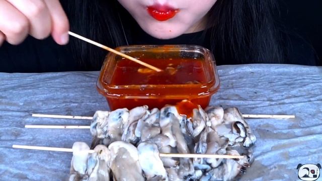 ASMR RAW OYSTER, SEAFOOD, SPICY SAUCE/굴 먹방, 생굴, 석화, 매운 불닭 소스 MUKBANG/eating sounds