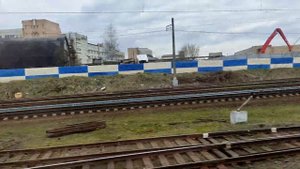 "РЭКС и тележки от РА1" в ТЧ-15 (электропоезд ЭД4М-0403) из окна ЭТ2М, г. СПб, 25.04.2024г. (4K UHD