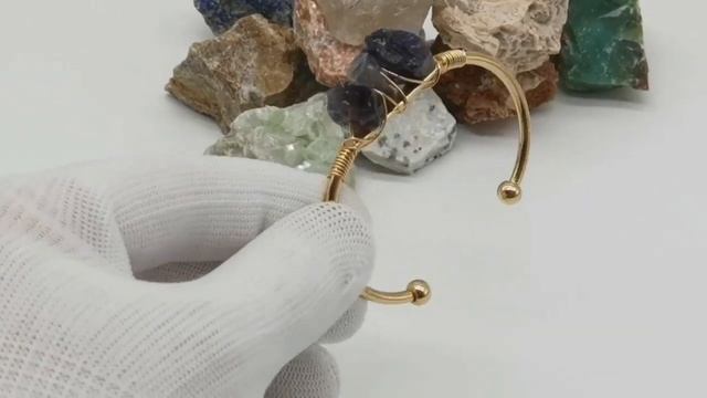 Открытый браслет на запястье с натуральными камнями  SANSHI