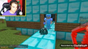 Кови играет майнкрафта