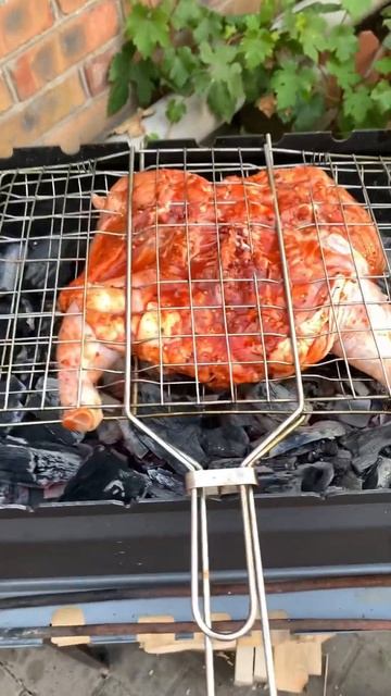 Курица на мангале и картофель в казане!🤤 #нарыбалкусЛёхой #zub #готовимнамангале #готовимвказане смотреть онлайн