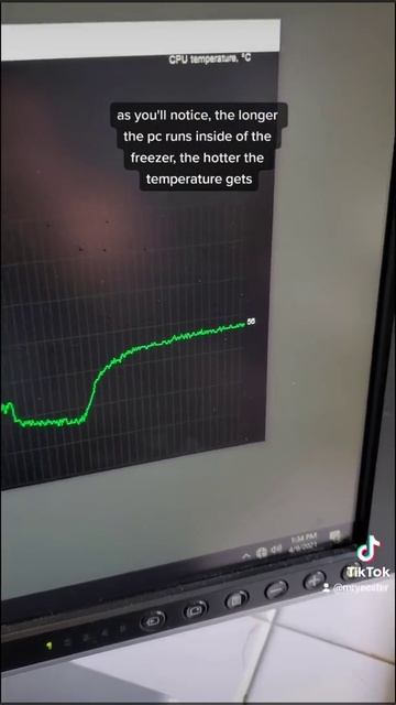 What if you run your computer in your freezer? #shorts смотреть онлайн
