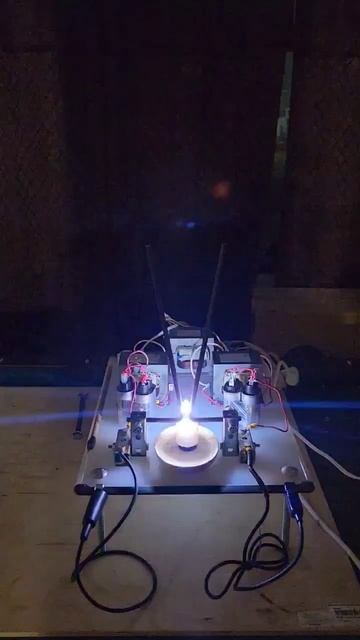 Microwave Oven Transformers Resonant Plasma Arcs #Plasma  #Transformers #MOT #high voltage смотреть онлайн