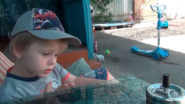 Отдых у бабушки. Трава, солнце, гамак, бассейн и кот смотреть онлайн