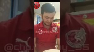 Осетин который ударил Чеченскую женщину публично извенился.Чеченцы посадили на место