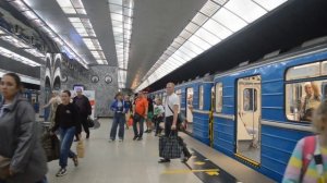 Екатеринбургское метро. Электропоезд 81-717.5 (ЛВЗ/ВМ) № 8919-8920 на станции "Чкаловская"
