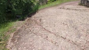 Парк Монрепо. Обелиск на скалах.