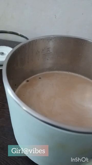 Chai in kettle in hostel смотреть онлайн