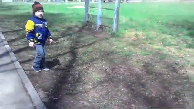 Гуляем перед тихим часом))) - Walking in front of a quiet hour))) смотреть онлайн