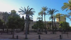 КОРДОБА, ИСПАНИЯ 🇪🇸 — Солнечная зимняя прогулка по городу с подписями