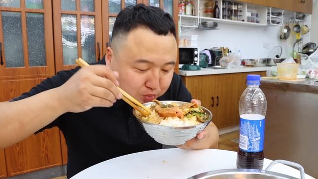 阿强点份“爆辣冒菜”，超大一盆，毛肚水汪汪，吃起来嫩到爆！【cram阿强】 смотреть онлайн