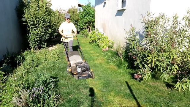 TOUR DU JARDIN AU PRINTEMPS ET BIJOUX WHO WE ARE | LITTLE BENE смотреть онлайн