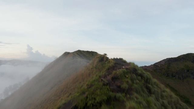 Melodic Ascent: A Symphony of Video Mountains and Classical Sounds | 4K UHD | UltraHD смотреть онлайн