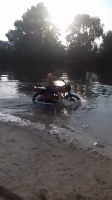 Купание красного коня или Иж Планета в брод смотреть онлайн