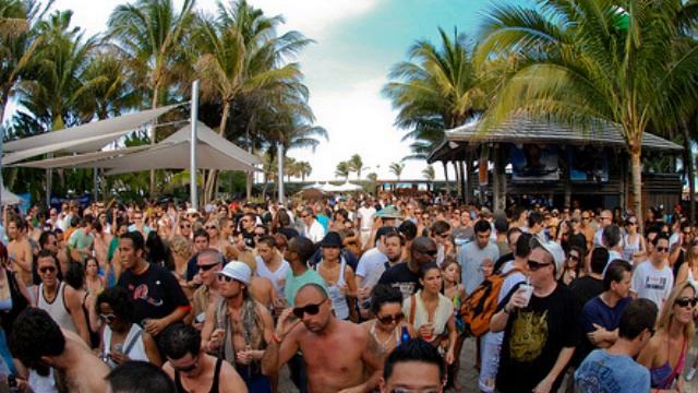WMC 2010 HOUSE  Axwell Ft Afrojack - Watch Pacha On Sunrise