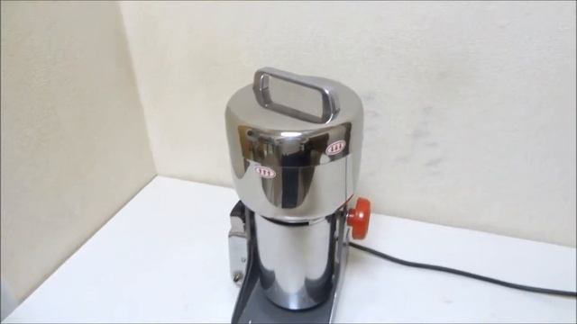 甘草（カンゾウ・生薬）を粉末にする機械、粉砕機ハイスピードミル