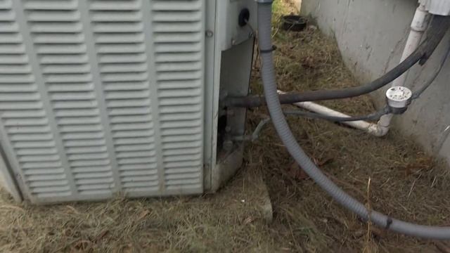 TWENTY YEAR OLD TRANE AC UNIT STRUGGLING TO COOL AND ICING UP смотреть онлайн