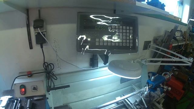 HBM 280-F Vario metaaldraaibank in werking смотреть онлайн