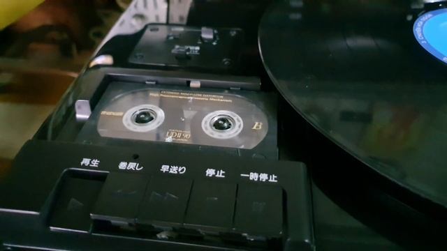 Đã bánĐầu đĩa than3in1 Teac LP-R550USB hàng ebay full phụ kiện đen bóng Piano hiếm. GIÁ: XONG