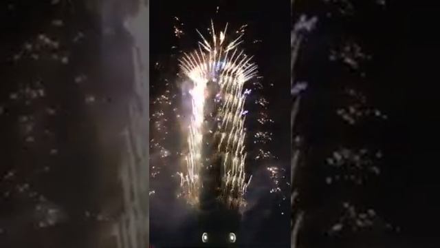 Башня танцует