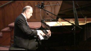 Валентин Боголюбов играет этюд Шопена Ми-мажор,
op.10 No3.