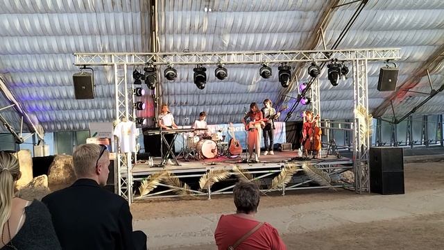 @много интересного от раскраски колибри до знакомства с необычной группой "Кометы"👍🥰"Уникат"Байройт смотреть онлайн