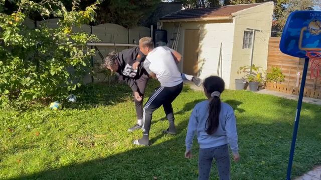 ON S'EST BAGARRÉ DEVANT MYRIAM ! LA HONTE 🤬🤬 смотреть онлайн