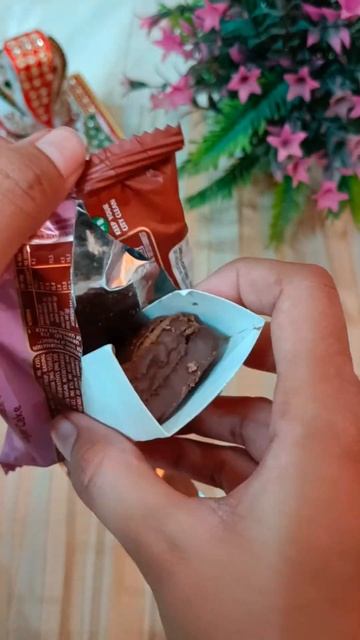 Winkies Chocoluv Double Chocolate Vanilla Cream Layer Cake #shorts #asmr #cake смотреть онлайн