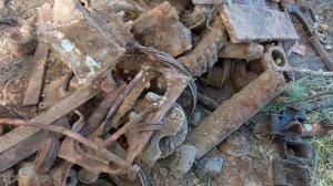 Схрон тракторных запчастей на бывшей зоне 2.1 тонна металла