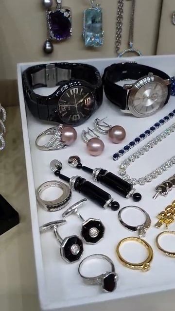 33 превосходных золотых украшения с бриллиантами уже в каталоге! смотреть онлайн