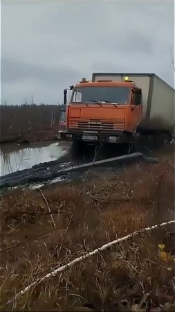 Преодолеть непреодолимое — проходимость КАМАЗа на практике 63. Китайцы застревают, КАМАЗ — проезжает