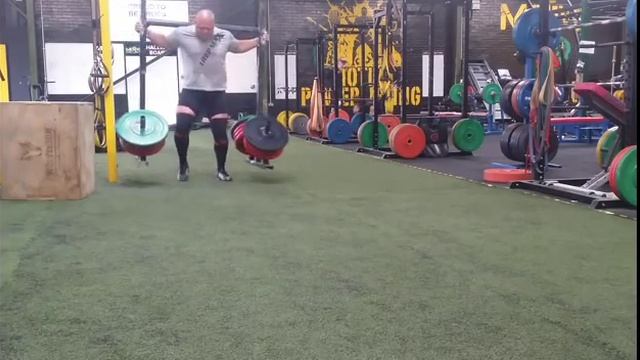 1.Yoke ходьба 310кг.2.Yoke ходьба 330кг.3.Удержание веса на время140кг в каждой руке.