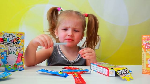 ОГРОМНАЯ ПОСЫЛКА С ЯПОНСКИМИ СЛАДОСТЯМИ. Пьем из унитаза смотреть онлайн