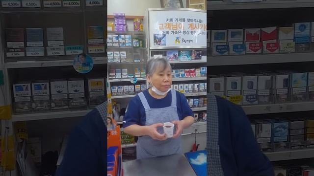 Дегустация напитков в Южное Корее. Хозяйка данного магазина. смотреть онлайн