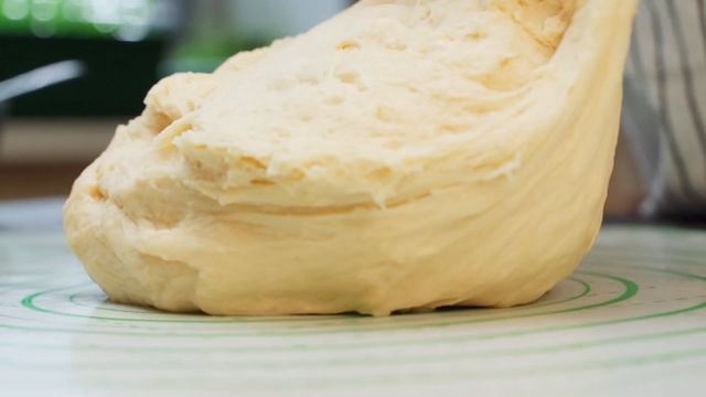 If you have ONLY 2 eggs, prepare Cinnabons. American cinnamon rolls. смотреть онлайн