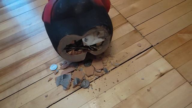 Разбиваем копилку через 3 года. Копилка 15 кг. денег. смотреть онлайн