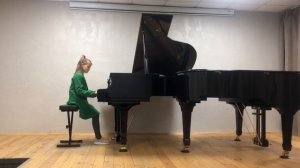 Прелюдия Бах, В садике Майкопар