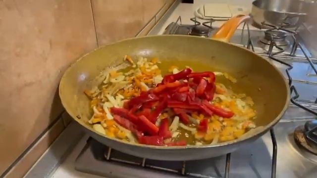 ЯК ПРИГОТУВАТИ СМАЧНИЙ КУСКУС З КУРКОЮ ТА ОВОЧАМИ:
РОЗПОВІДАЮ ДОКЛАДНО ТА ПРОСТО смотреть онлайн