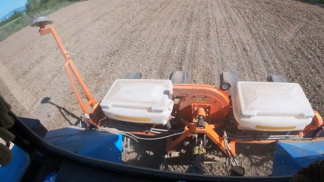 Сіємо кукурудзу🌽МТЗ 892.2. Сівалка VESNA-4. Трактор 11років працює в господаря, а виглядає як новий смотреть онлайн