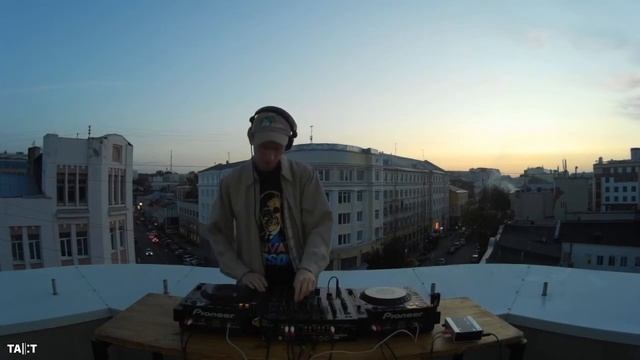 CORNER PLACE - LOW TAPE смотреть онлайн