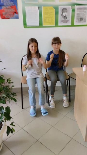 типичные подруги которые всё время танцуют смотреть онлайн