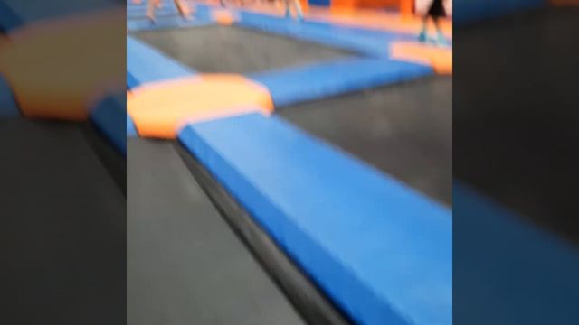 24 ч в батутном ценре. смотреть онлайн