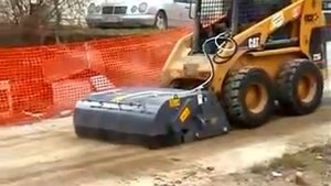 SP168 Щетка подметальная с бункером GFGORDINI на мини-погрузчике