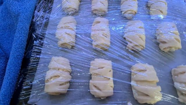 Выбрались на прогулку - Вкусные булочки с творогом смотреть онлайн