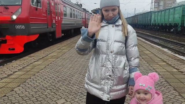 Идем на вокзал встречать гостей. Погода все планы испортила смотреть онлайн