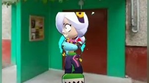 Я сижу на камушке лалала. А Я НА БУТЫЛОЧКЕ ЛАЛАЛА.)))