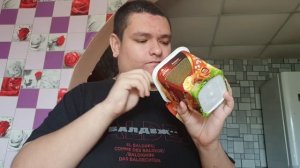 Средний обед три пачки лапши бизнес ланч тако и ролтон