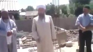 Эшони Нуриддин як лахза ханда