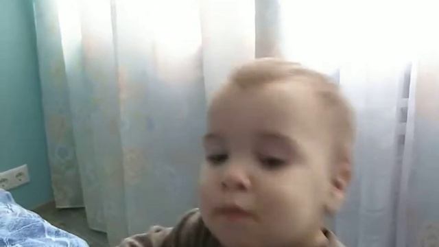 Рома поет с телефоном !!!! смотреть онлайн